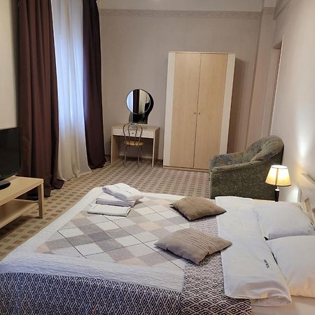 Home Hotel Apartments On Khreshchatyk Area Киев Екстериор снимка