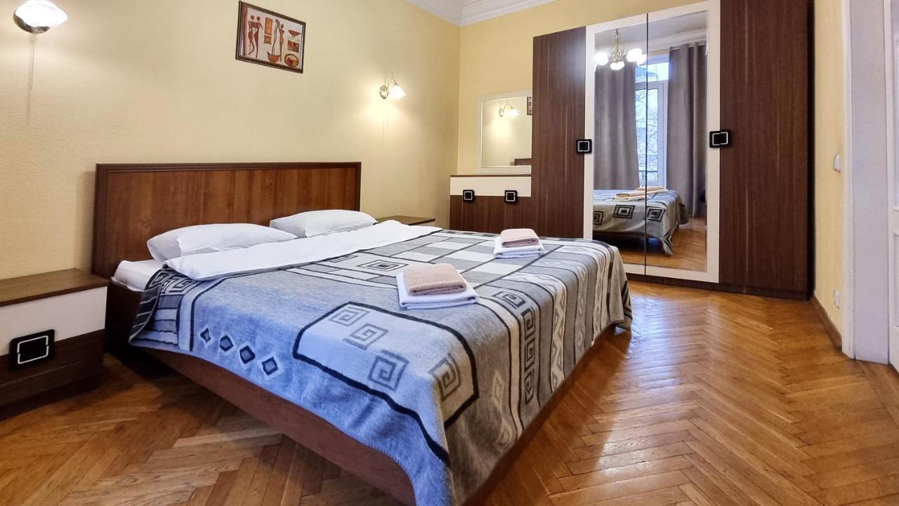 Home Hotel Apartments On Khreshchatyk Area Киев Екстериор снимка