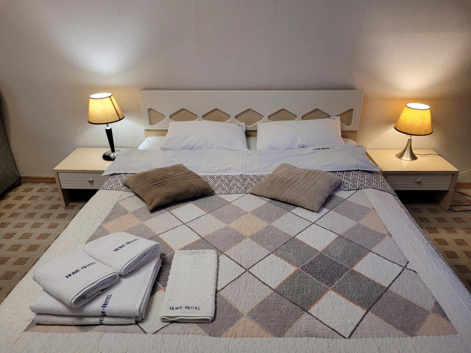 Home Hotel Apartments On Khreshchatyk Area Киев Екстериор снимка