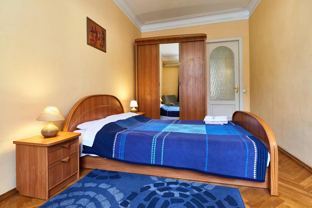 Home Hotel Apartments On Khreshchatyk Area Киев Екстериор снимка