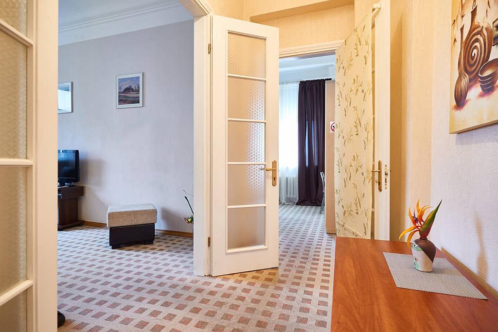 Home Hotel Apartments On Khreshchatyk Area Киев Екстериор снимка